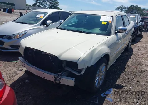 2010 Chrysler 300 Touring/Signature Series/Executive Series z USA, uszkodzony, nr VIN 2C3CA5CV1AH218187